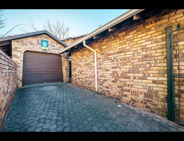 2 BEDROOM TOWNHOUSE FOR SALE IN LINDHAVEN